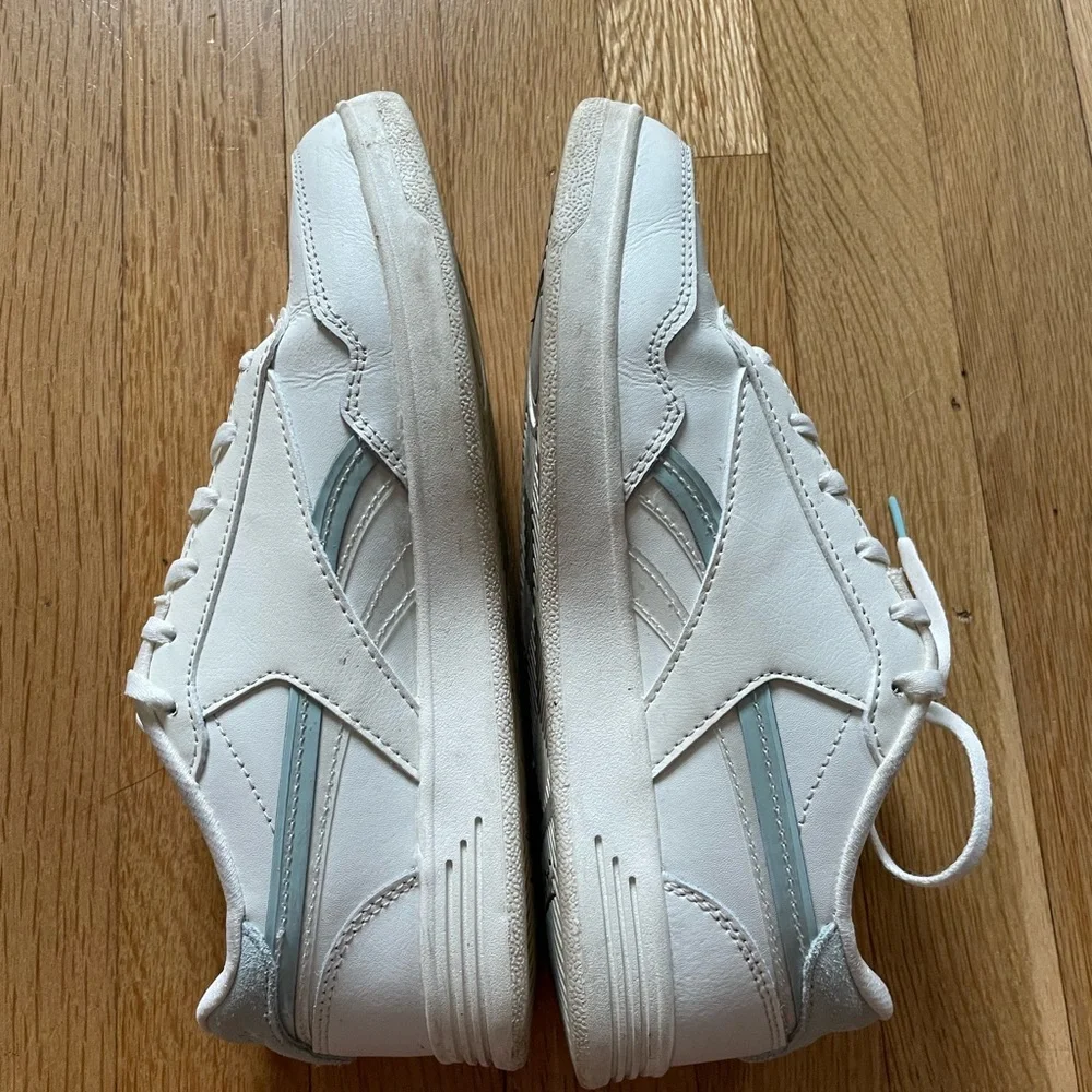 Women’s Reeboks - Picture 3 of 4